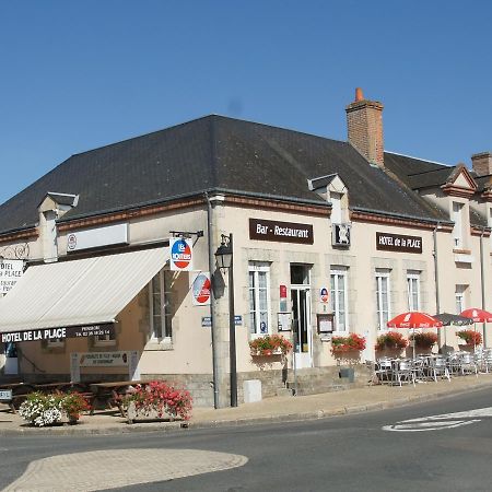 Hotel De La Place Germigny-des-Pres Bagian luar foto