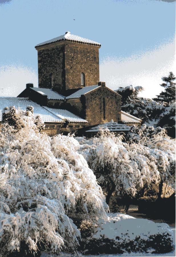 Hotel De La Place Germigny-des-Pres Bagian luar foto