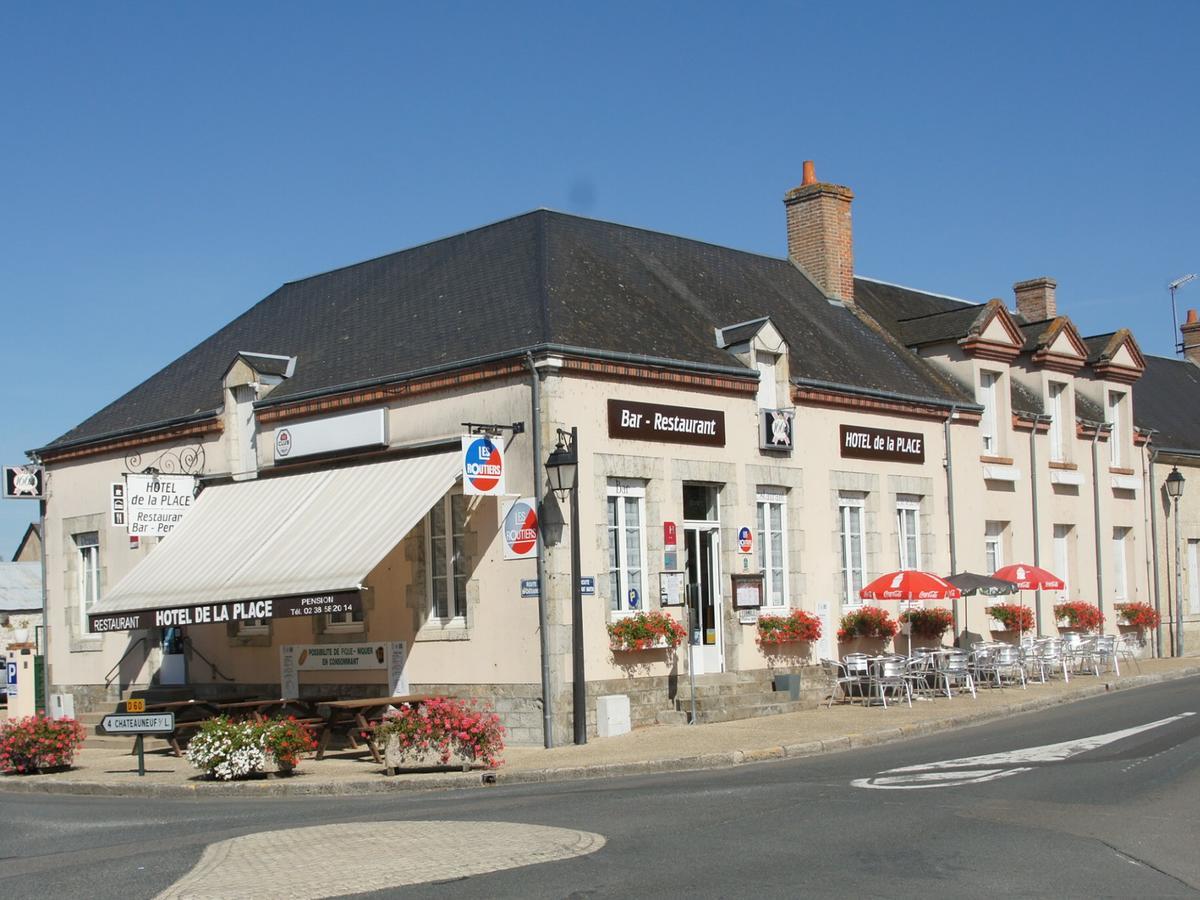 Hotel De La Place Germigny-des-Pres Bagian luar foto